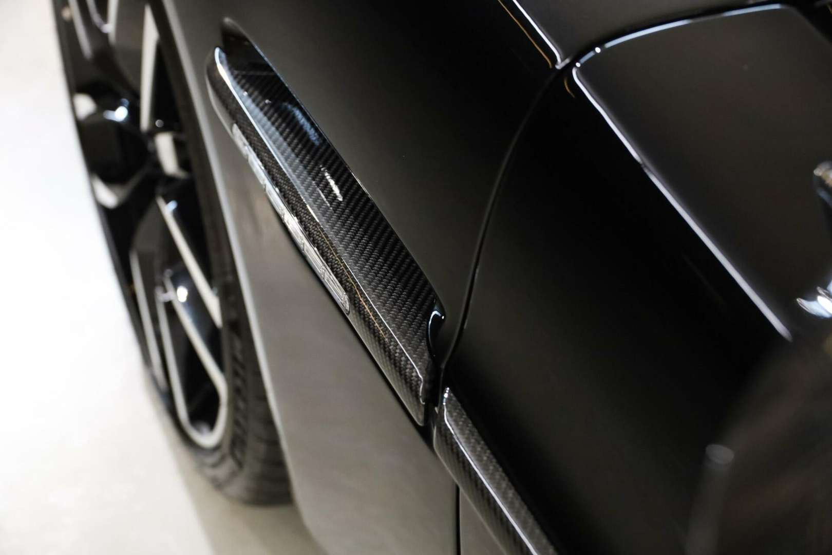 Aston Martin Vanquish Volante 6.0 V12 CarbonBlack - 2015 - Joinsteer - #37