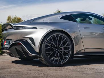 Aston Martin Vantage Coupe V12 — photo 9