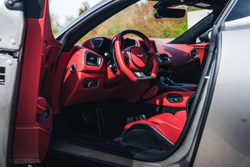 Aston Martin Vantage Coupe V12 — photo 15