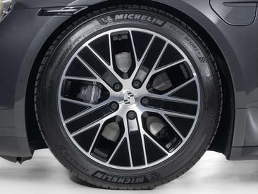 Porsche Taycan 4S — photo 2