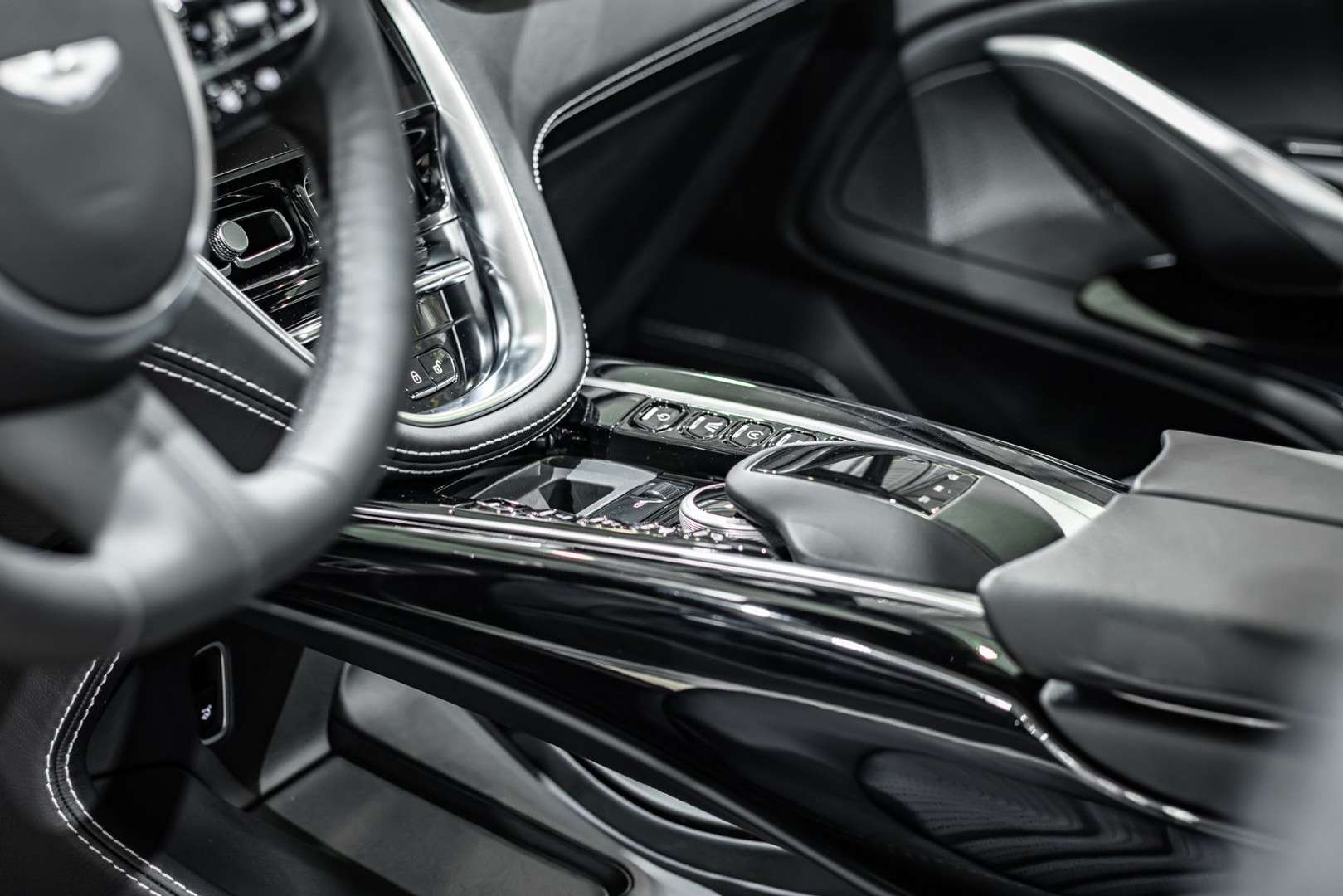 Aston Martin DBX 4.0 V8 Sportabgas - 2020 - Joinsteer - #15