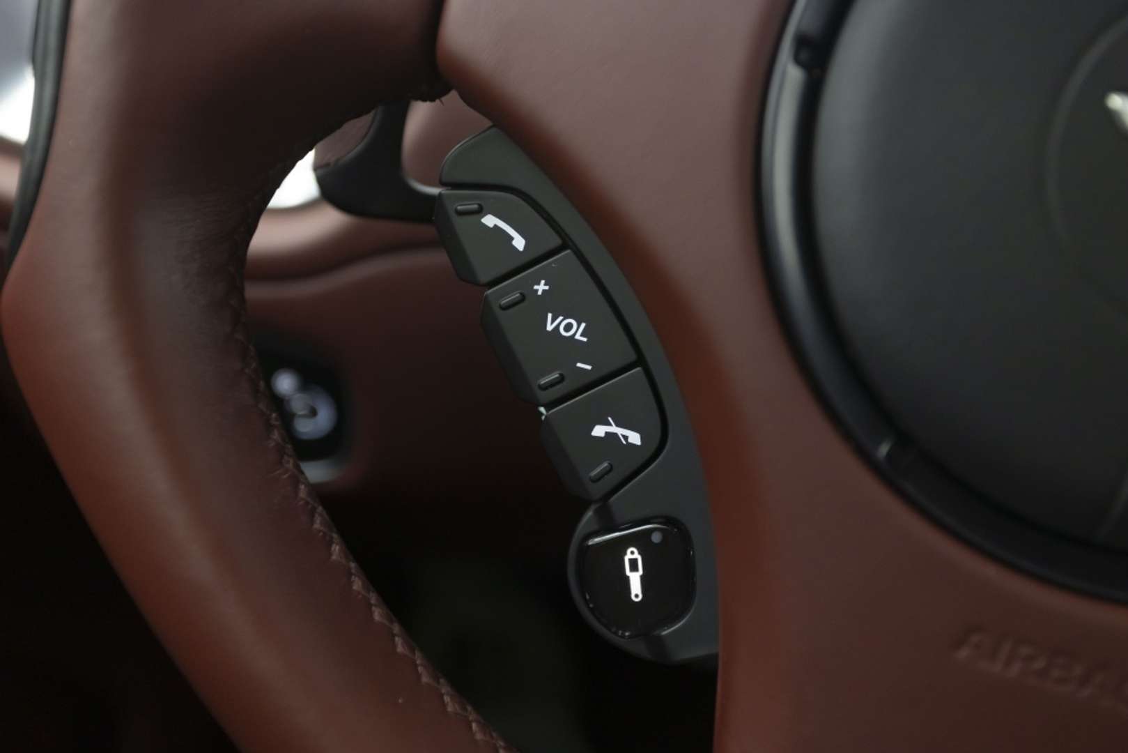 Aston Martin Vanquish - 2016 - Joinsteer - #28