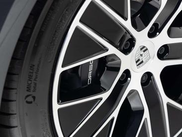 Porsche Taycan 4S — photo 15