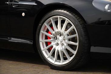 Aston Martin DB9 V12 Touchtronic — photo 10