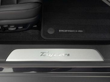 Porsche Taycan 4S — photo 19