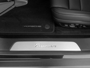 Porsche Taycan 4S — photo 21