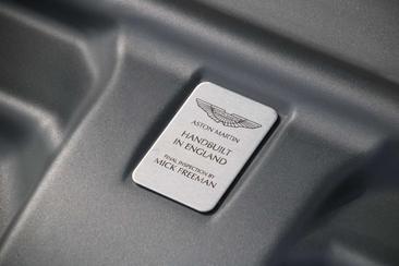 Aston Martin DB9 V12 Touchtronic — photo 15