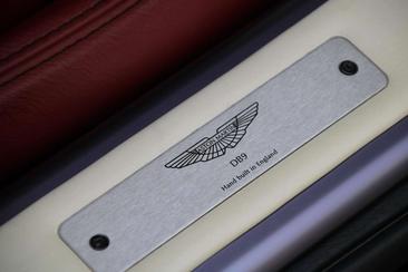 Aston Martin DB9 V12 Touchtronic — photo 17