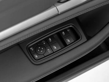 Porsche Taycan 4S — photo 26