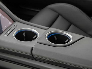 Porsche Taycan 4S — photo 29