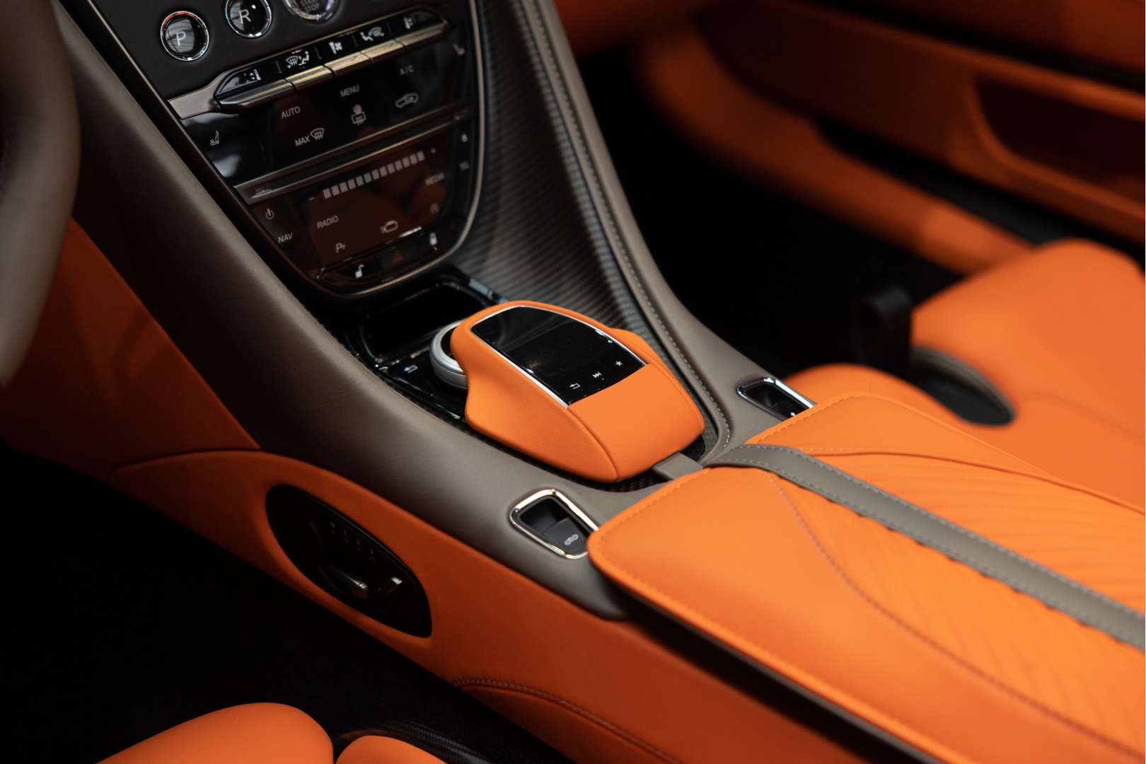 Aston Martin DBS Volante 770 Ultimate - 2024 - Joinsteer - #29