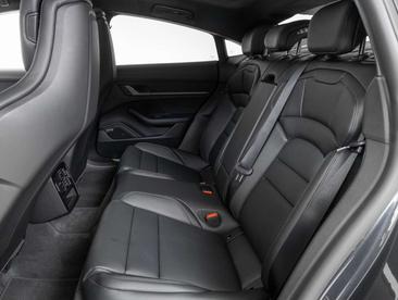 Porsche Taycan 4S — photo 38