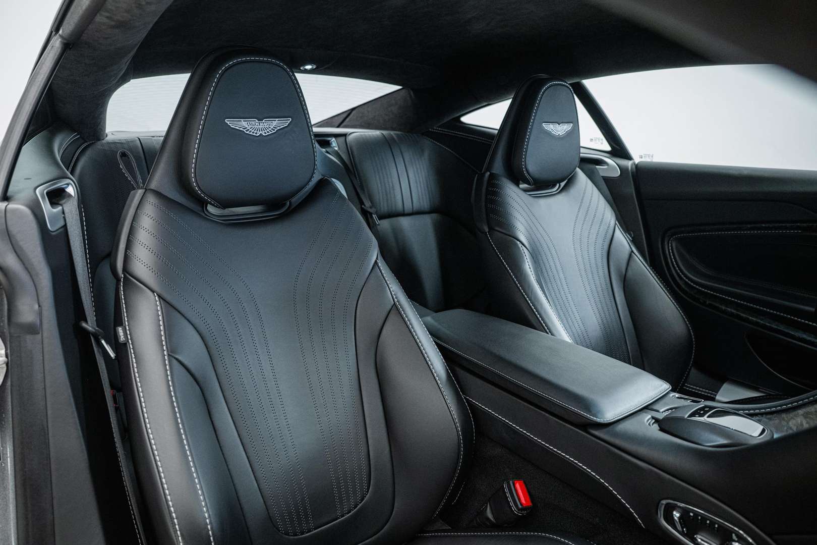 Aston Martin DB11 Coupé V8 - 2018 - Joinsteer - #4