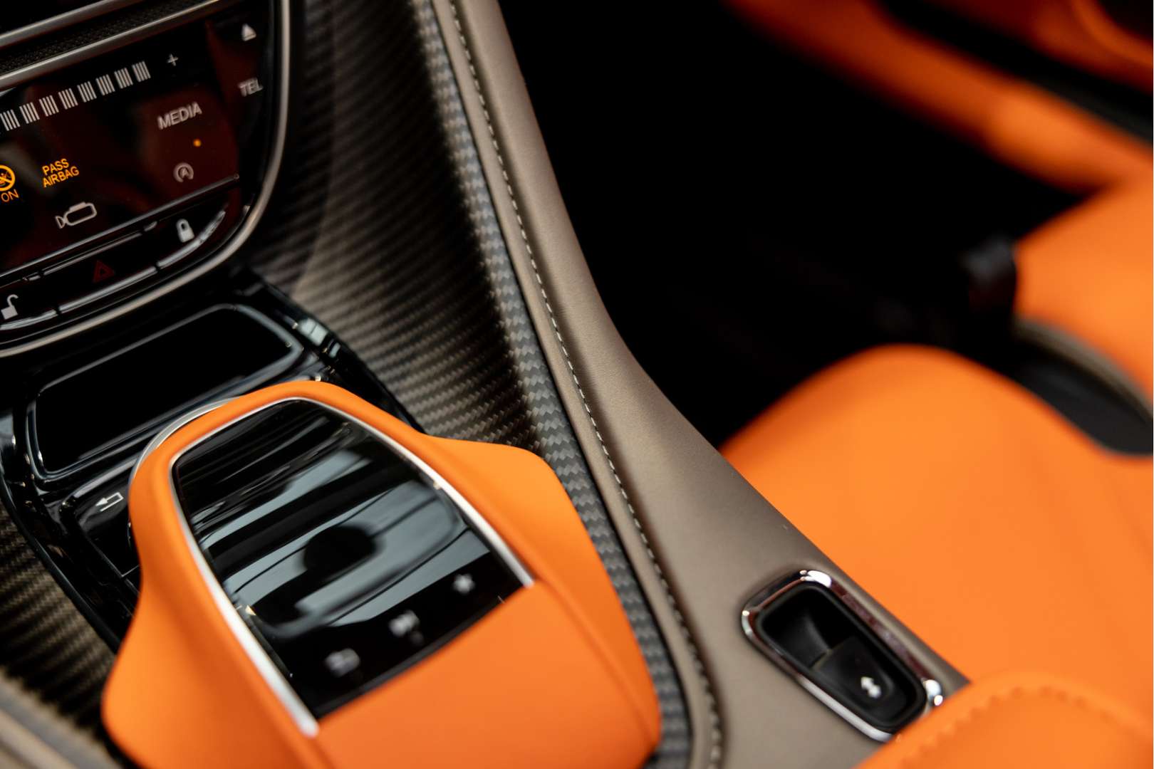 Aston Martin DBS Volante 770 Ultimate - 2024 - Joinsteer - #48