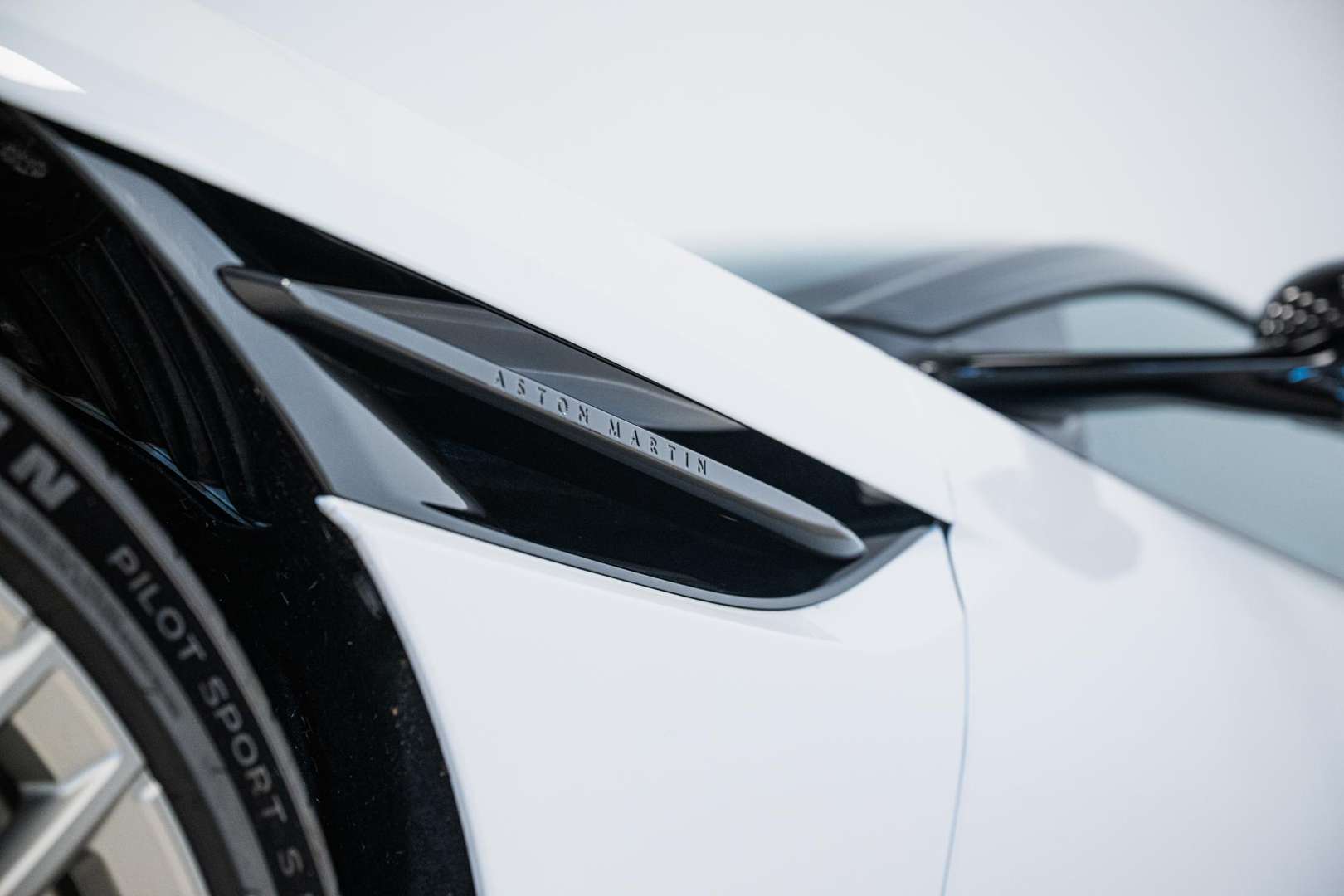 Aston Martin DB12 Coupé - 2023 - Joinsteer - #21