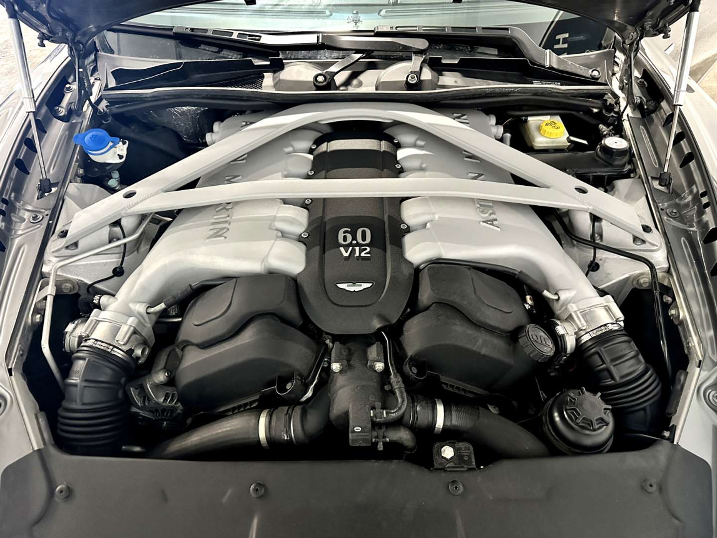 Aston Martin DB9 Volante V12 6.0 Touchtronic - 2014 - Joinsteer - #8