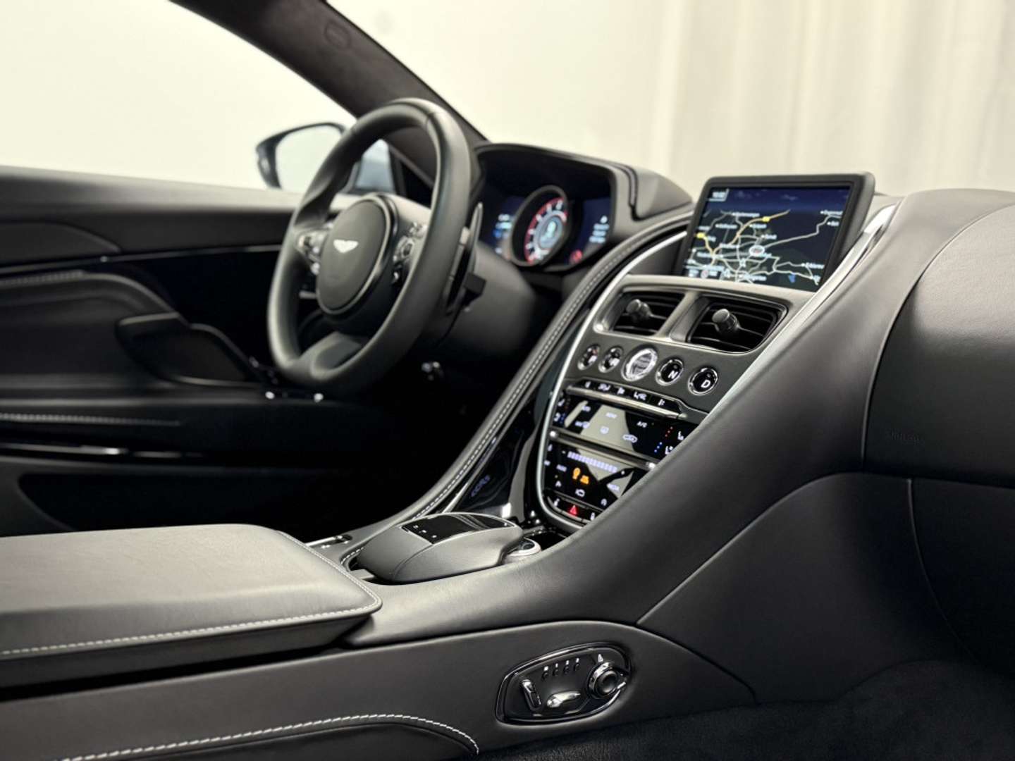 Aston Martin DB11 4.0 V8 Skyfall-Silver - 2018 - Joinsteer - #11