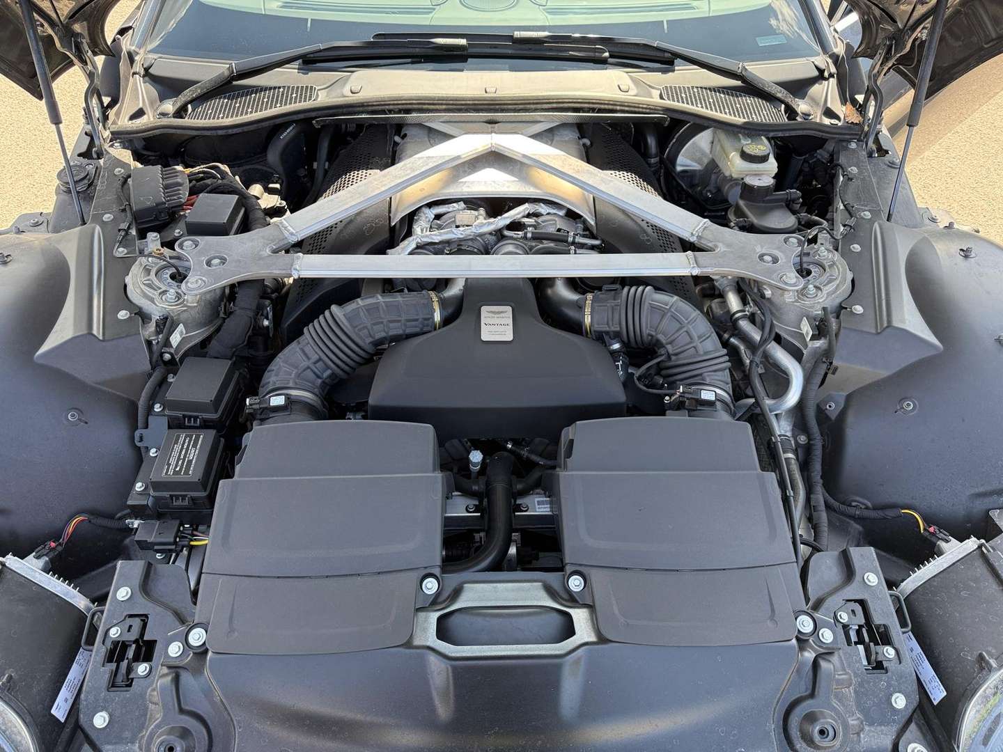 Aston Martin Vantage Coupe 4.0 V8 - 2018 - Joinsteer - #4