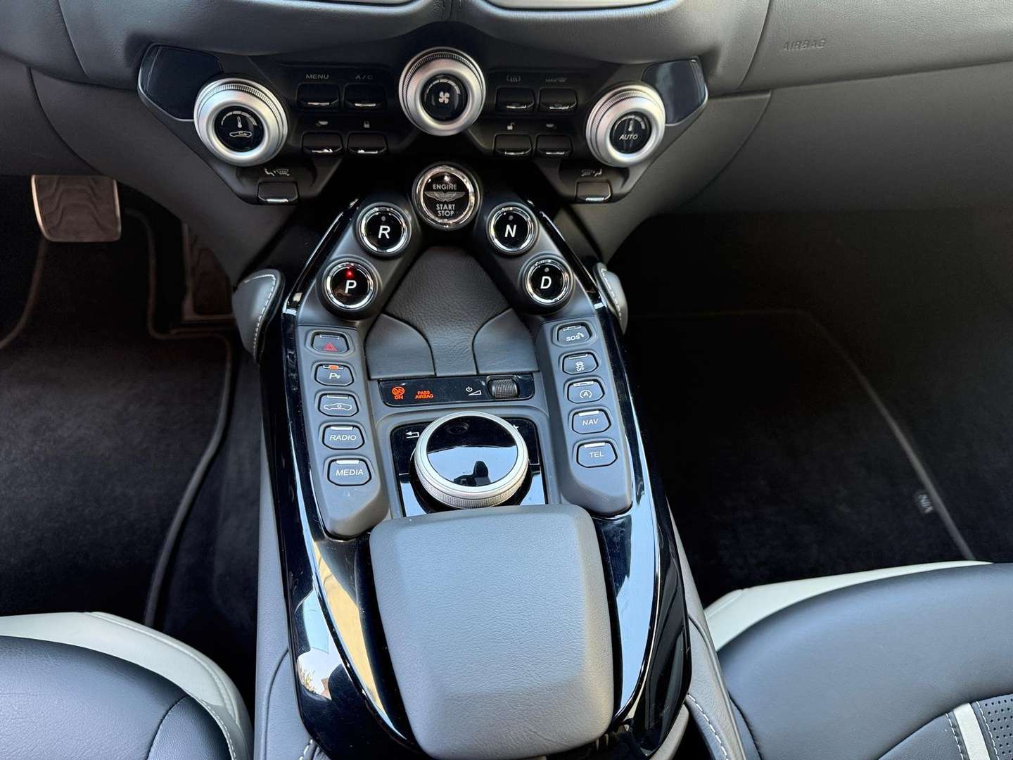 Aston Martin Vantage Coupe 4.0 V8 - 2018 - Joinsteer - #11