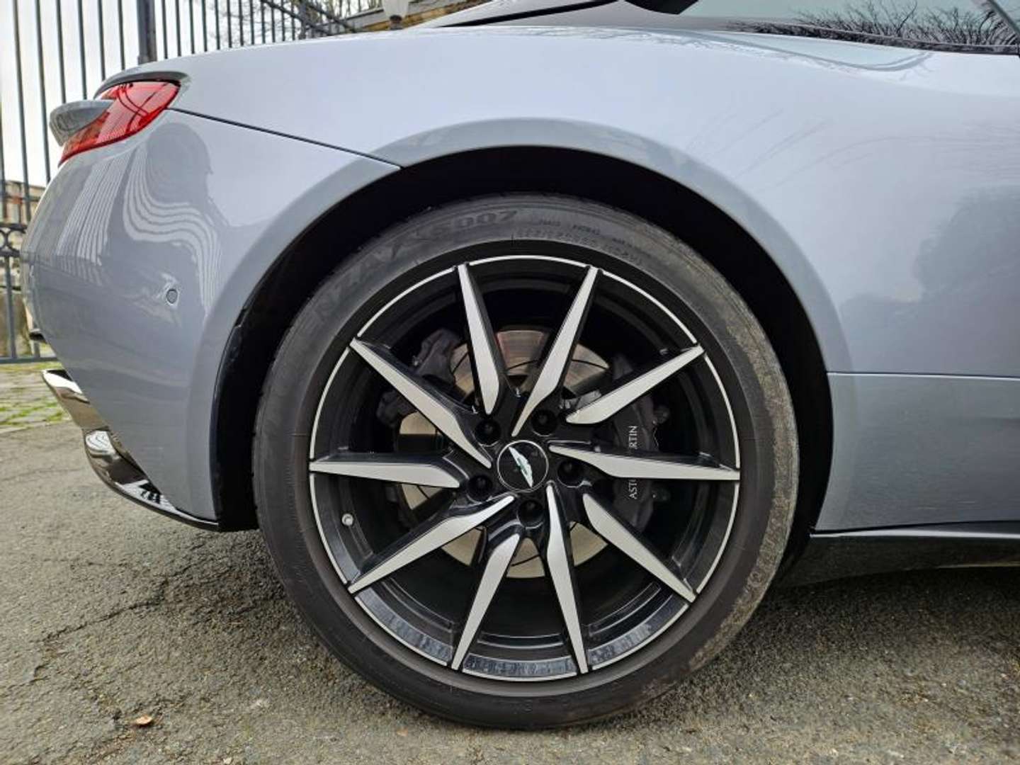 Aston Martin DB11 V8 4.0 510ch BVA8 - 2018 - Joinsteer - #5