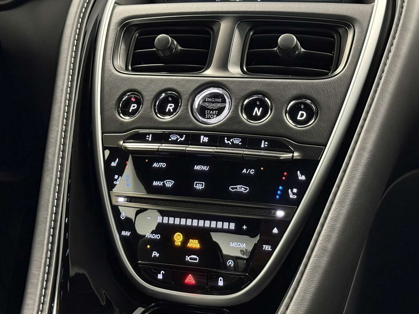 Aston Martin DB11 4.0 V8 Skyfall-Silver - 2018 - Joinsteer - #22