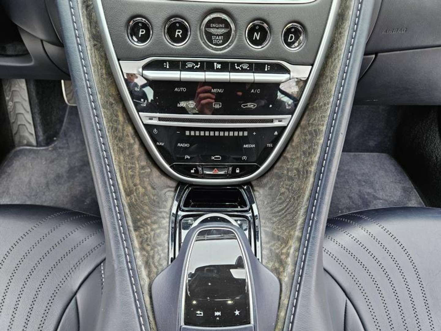 Aston Martin DB11 V8 4.0 510ch BVA8 - 2018 - Joinsteer - #15