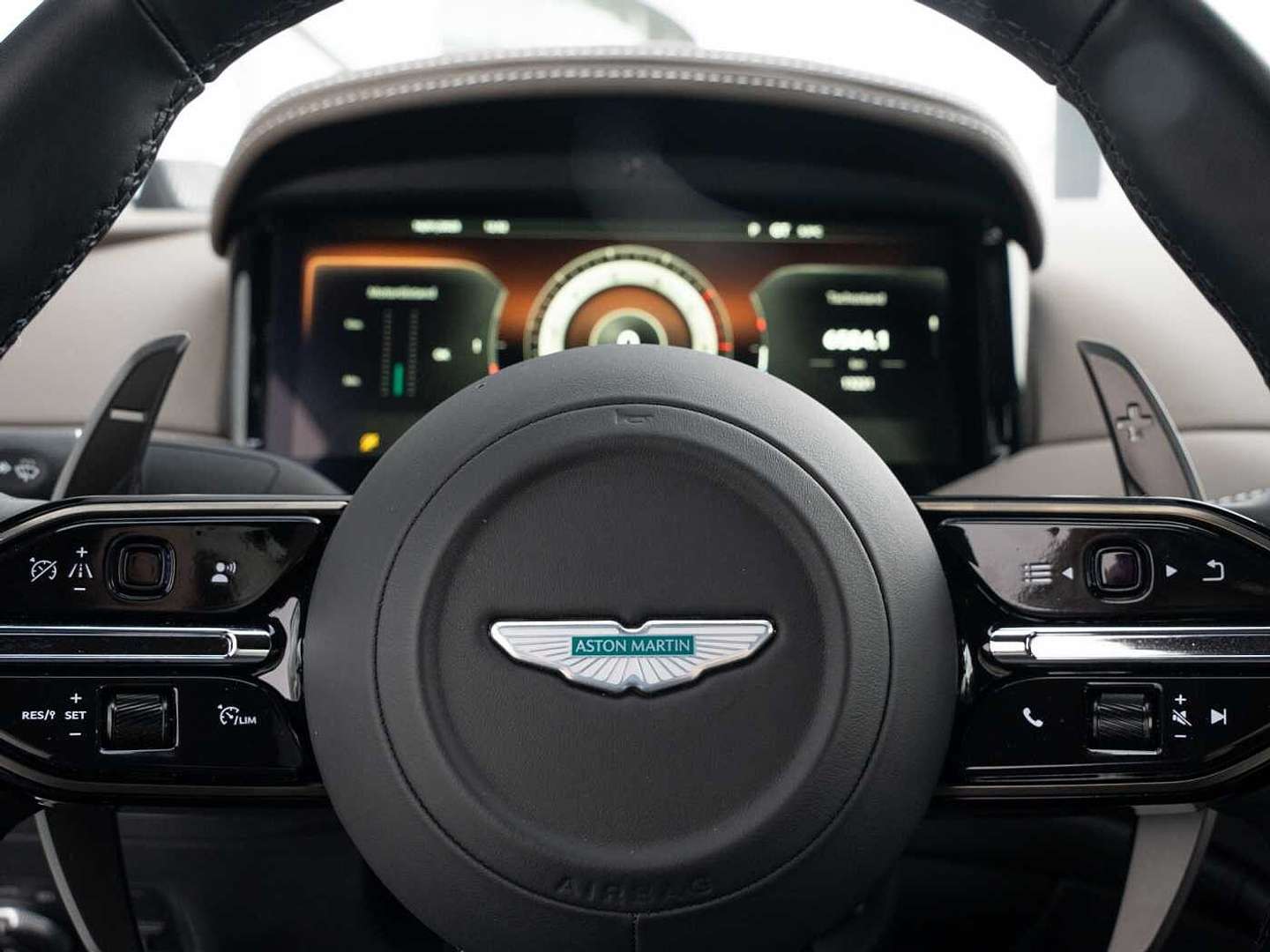 Aston Martin DB12 Coupé V8 Carbon Paket - 2024 - Joinsteer - #32