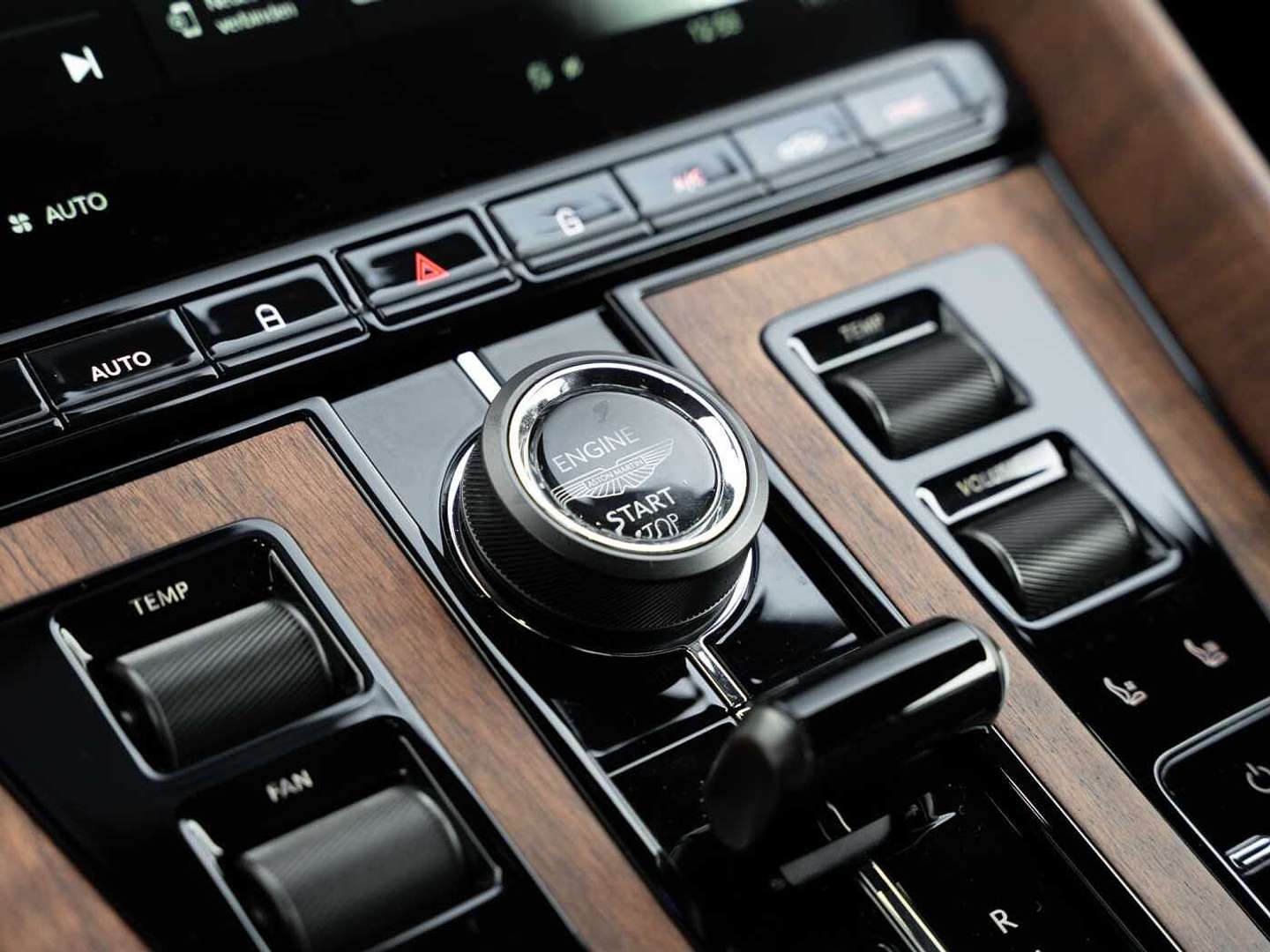 Aston Martin DB12 Coupé V8 Carbon Paket - 2024 - Joinsteer - #37