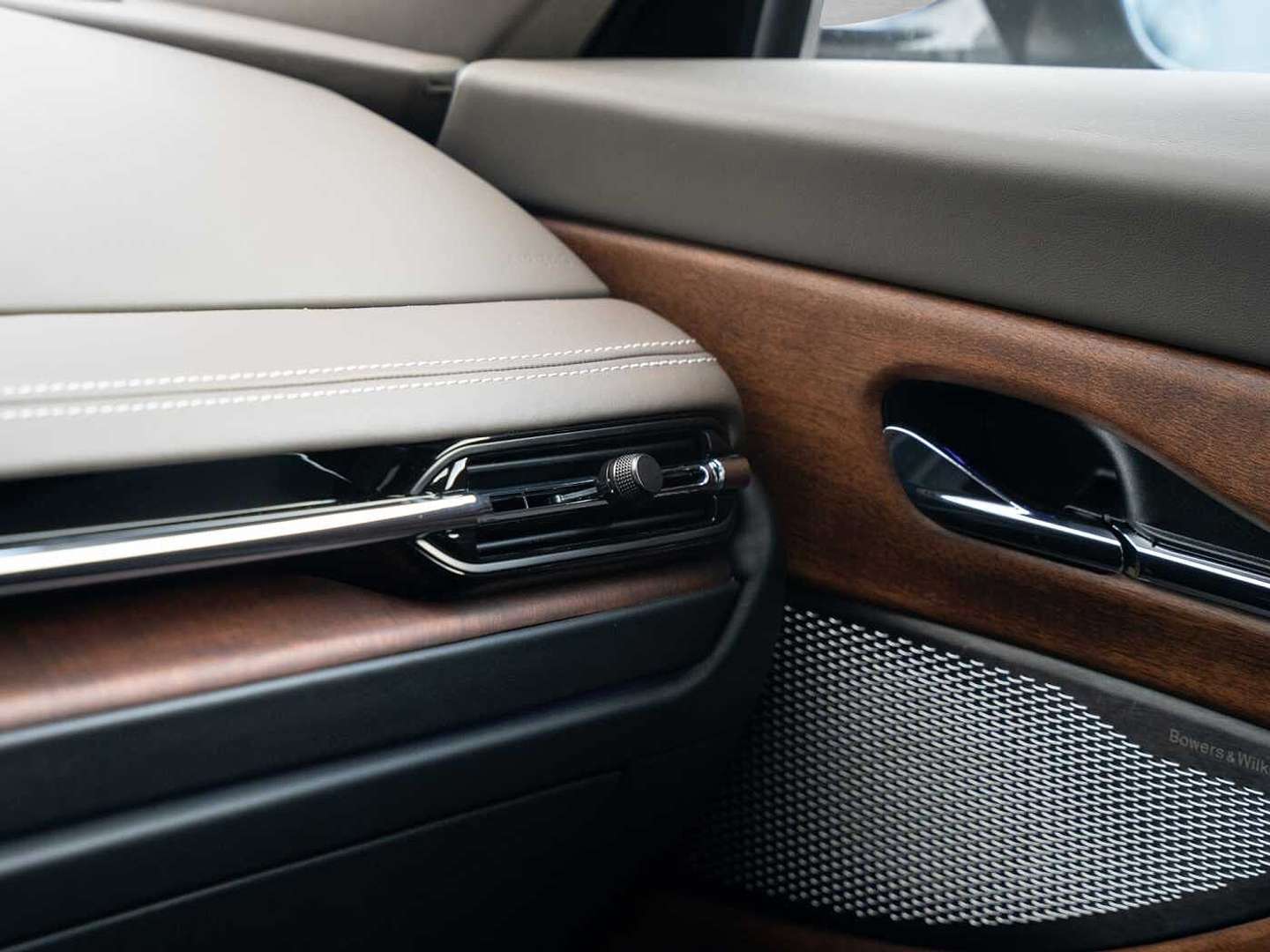 Aston Martin DB12 Coupé V8 Carbon Paket - 2024 - Joinsteer - #41