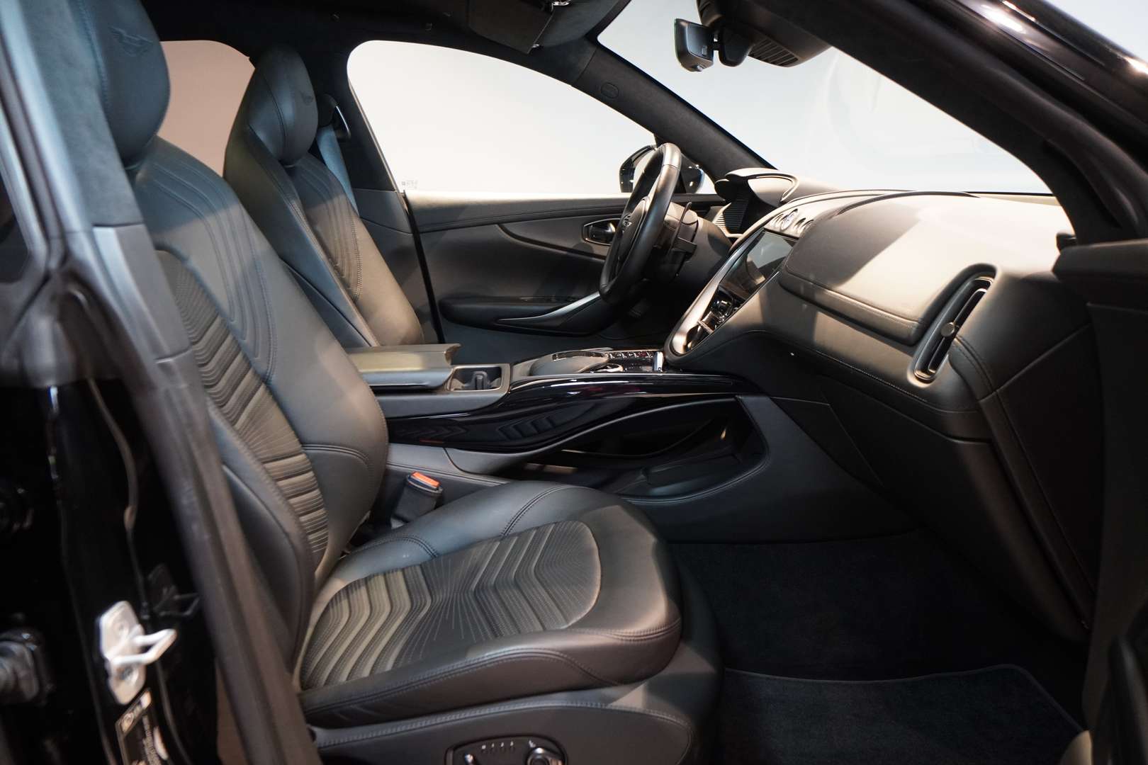Aston Martin DBX V8 - 2022 - Joinsteer - #11