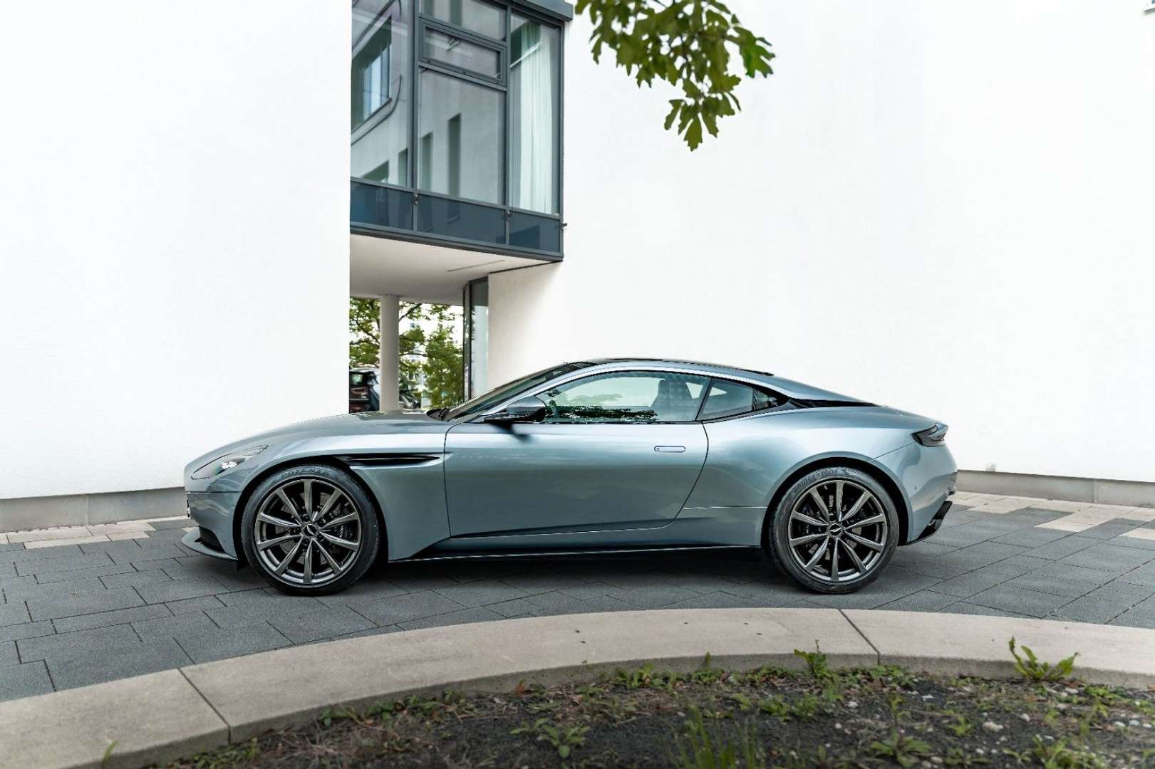 Aston Martin DB11 5.2 V12 AMR-PACK - 2018 - Joinsteer - #2