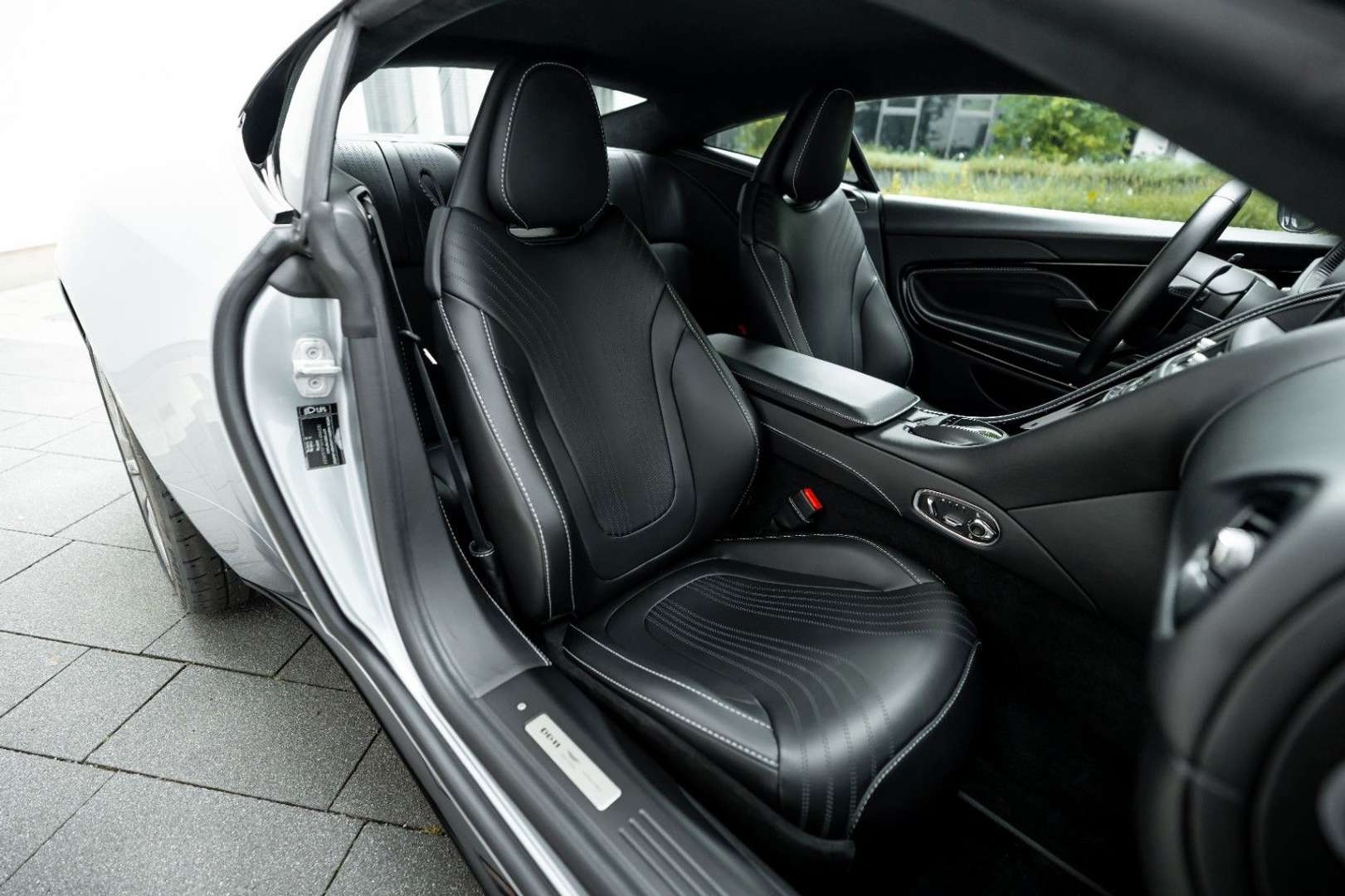 Aston Martin DB11 5.2 V12 AMR-PACK - 2018 - Joinsteer - #9