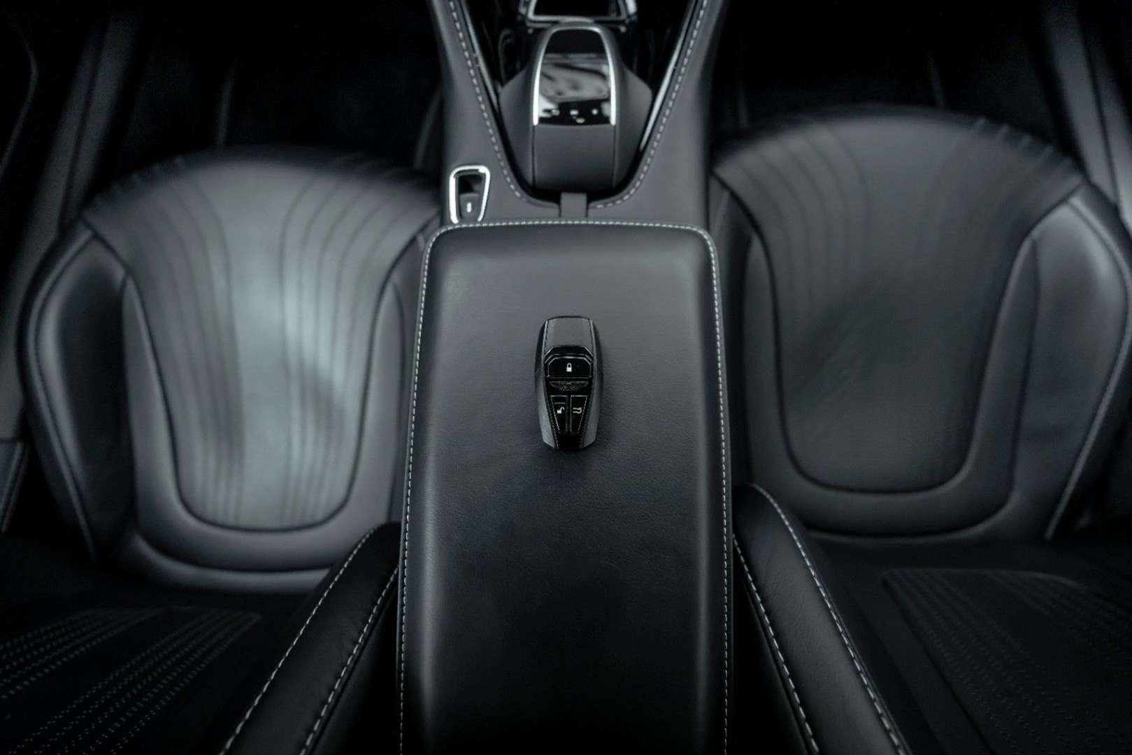 Aston Martin DB11 5.2 V12 AMR-PACK - 2018 - Joinsteer - #13