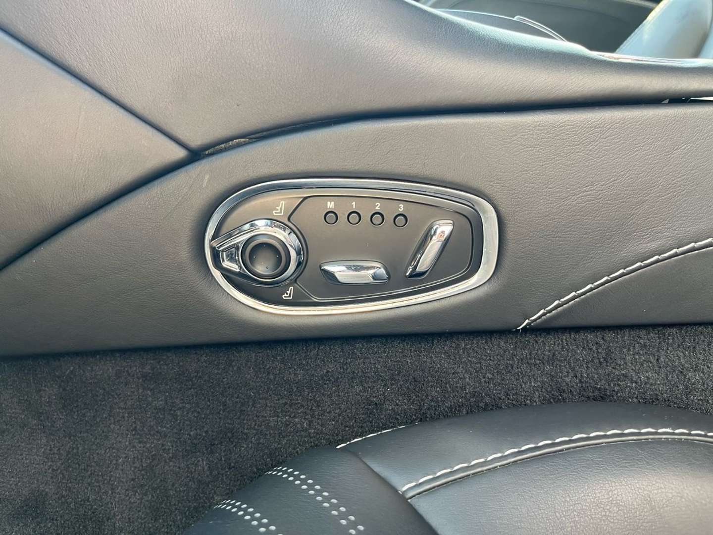 Aston Martin DB11 Coupé 4.0 V8 - 2020 - Joinsteer - #15