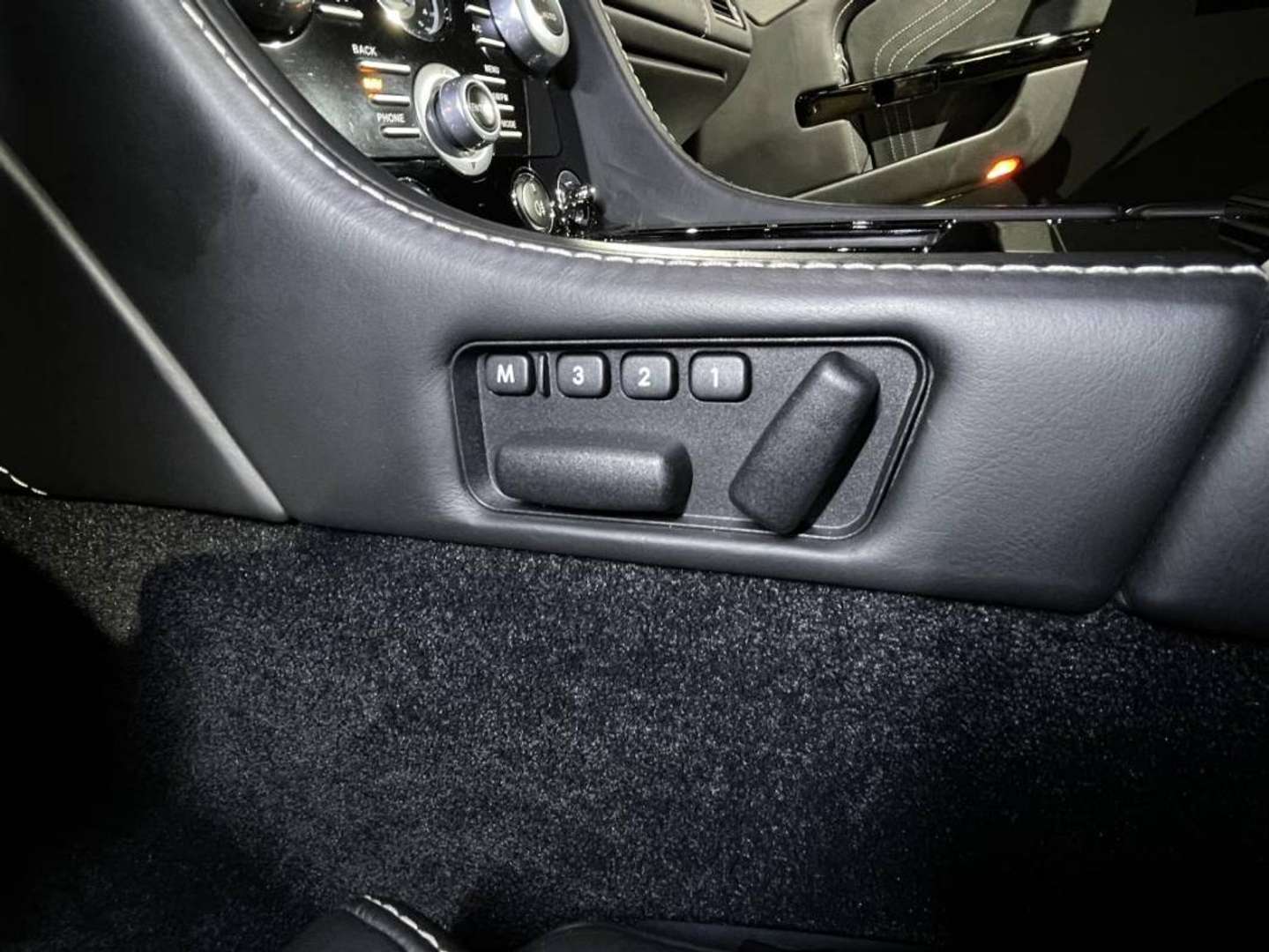 Aston Martin V8 Vantage Roadster 4.7 Sportshift II - 2012 - Joinsteer - #29