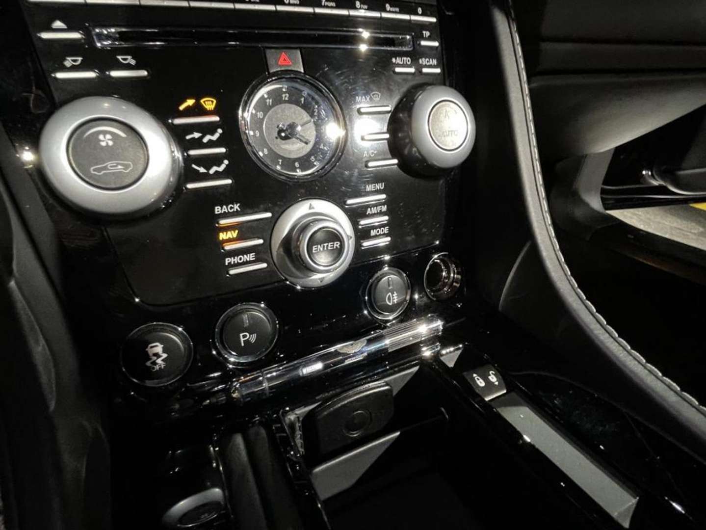 Aston Martin V8 Vantage Roadster 4.7 Sportshift II - 2012 - Joinsteer - #30