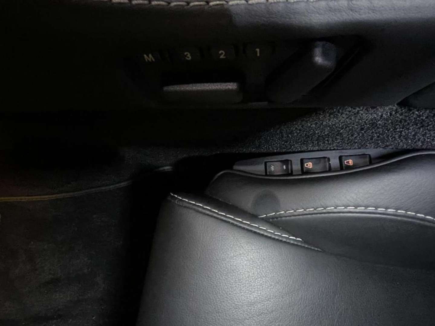 Aston Martin V8 Vantage Roadster 4.7 Sportshift II - 2012 - Joinsteer - #36