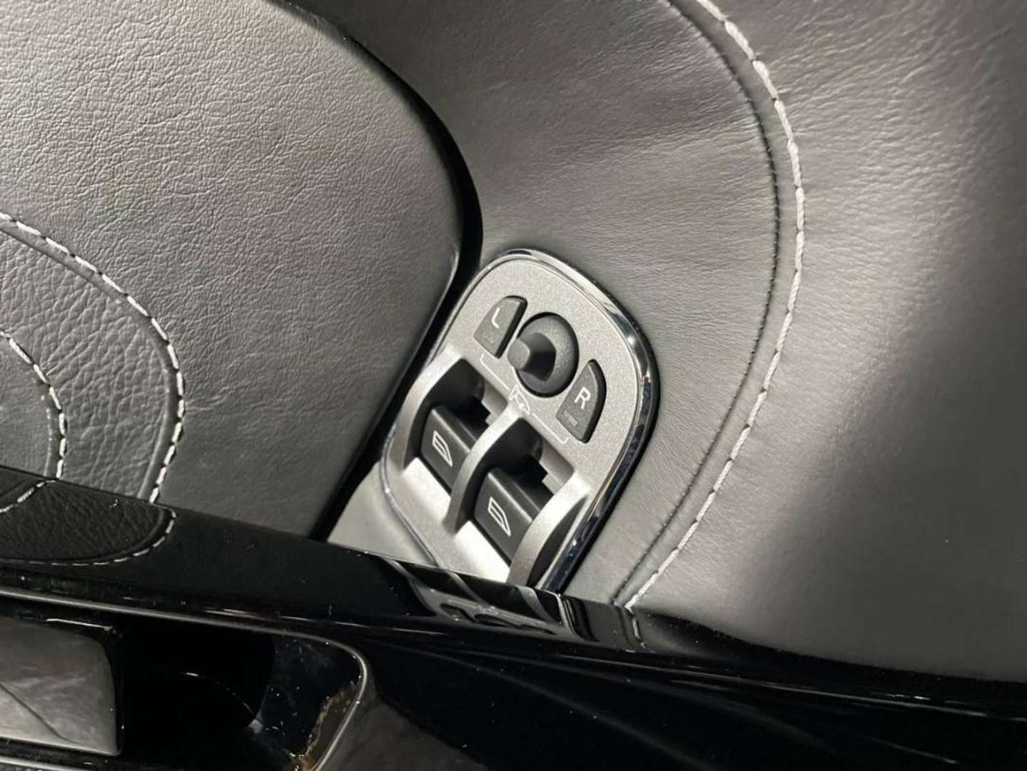 Aston Martin V8 Vantage Roadster 4.7 Sportshift II - 2012 - Joinsteer - #40