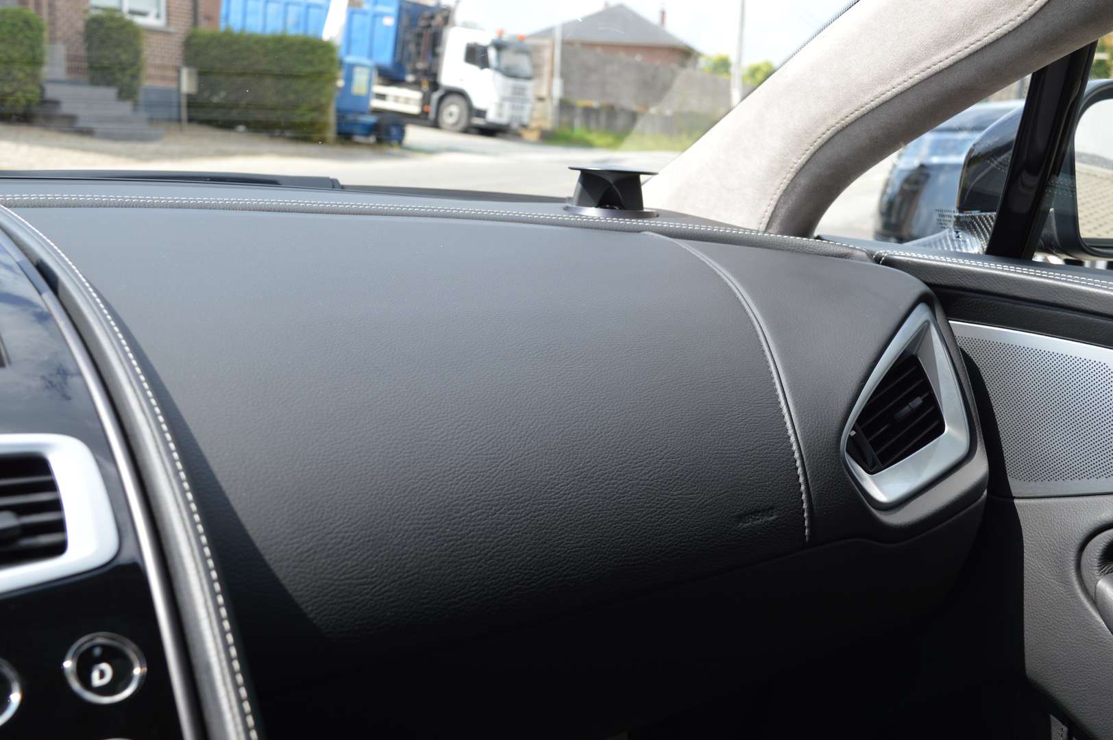 Aston Martin Vanquish Coupé 5.9i V12 Carbon Pack - 2017 - Joinsteer - #18