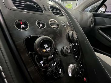 Aston Martin Vanquish — photo 36