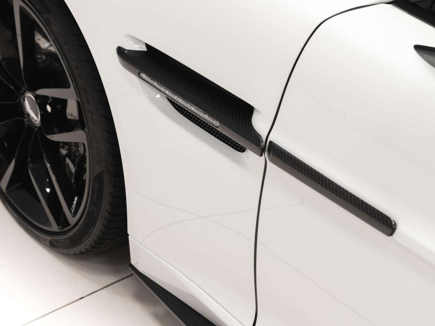 Aston Martin Vanquish Coupé Carbon White Edition - 2015 - Joinsteer - #19