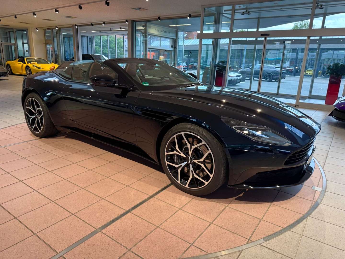 Aston Martin DB11 Volante V8 - 2018 - Joinsteer - #2