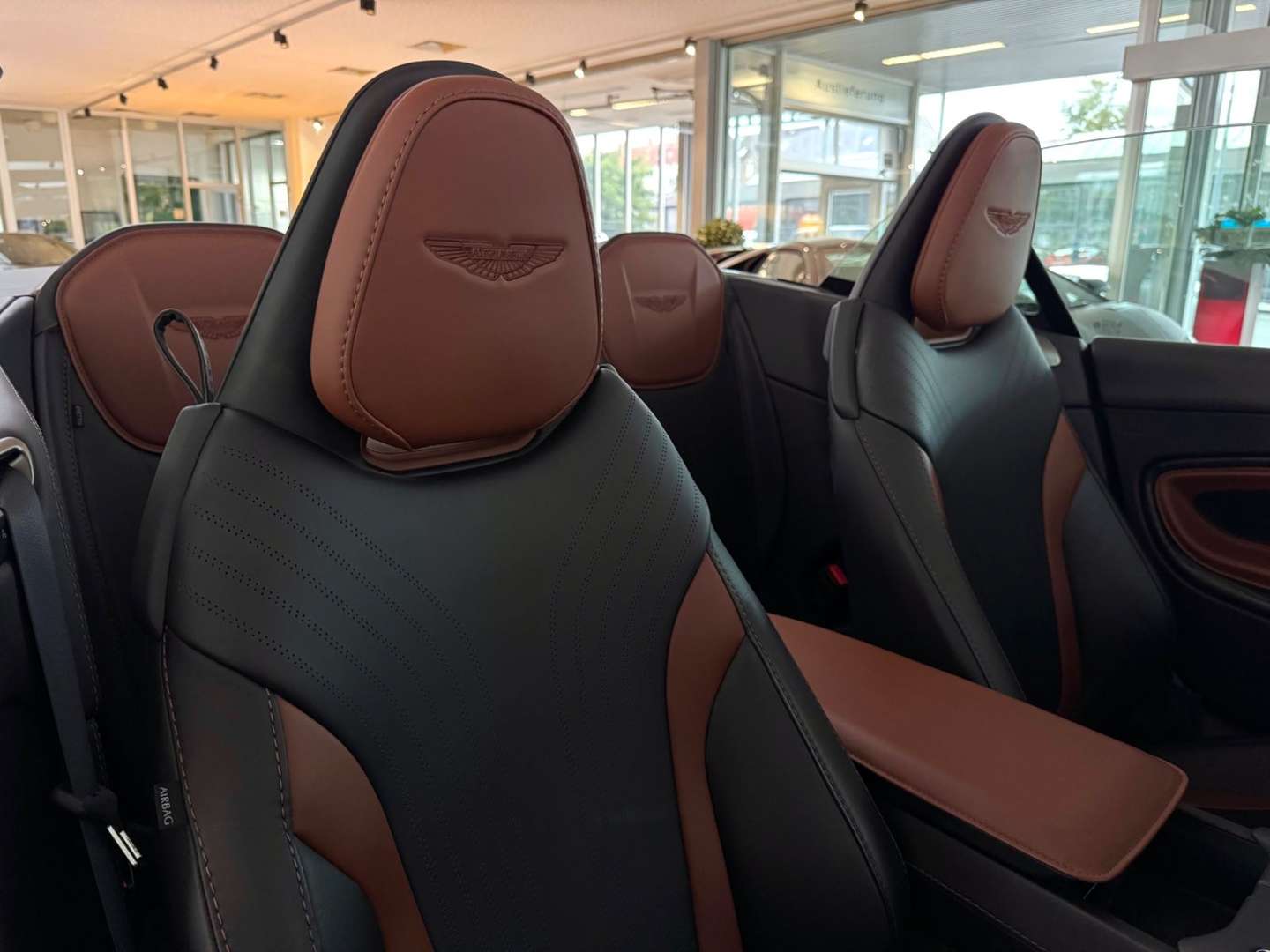 Aston Martin DB11 Volante V8 - 2018 - Joinsteer - #24