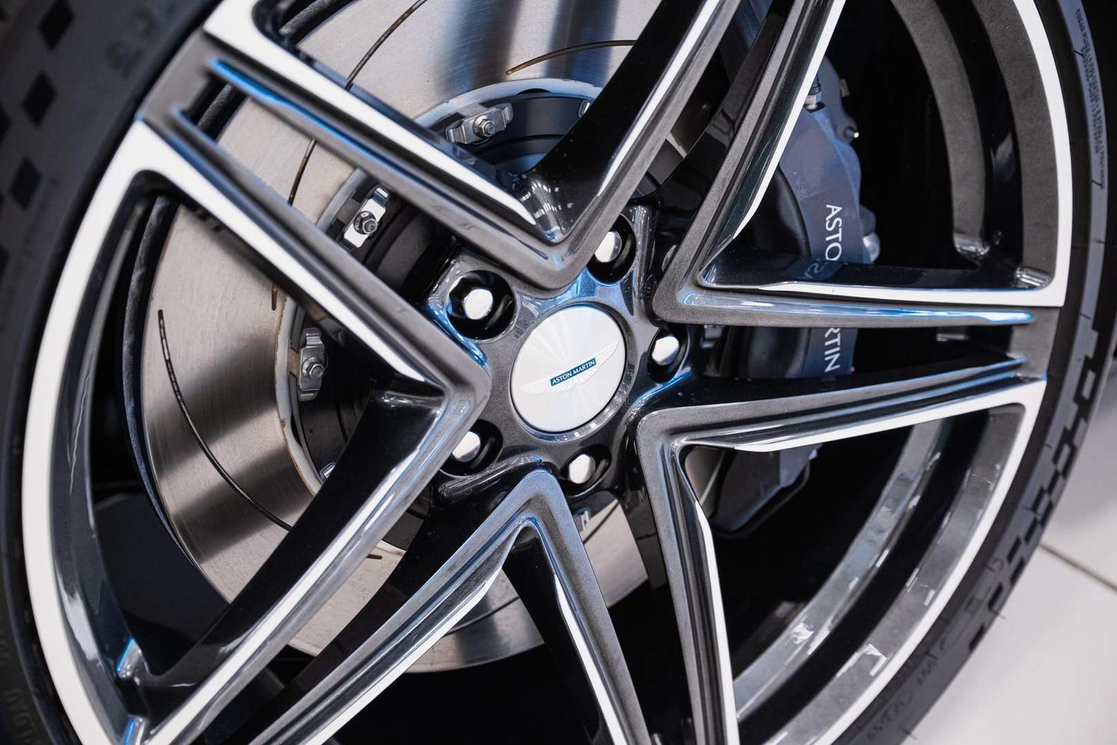 Aston Martin DB12 Volante - 2025 - Joinsteer - #25