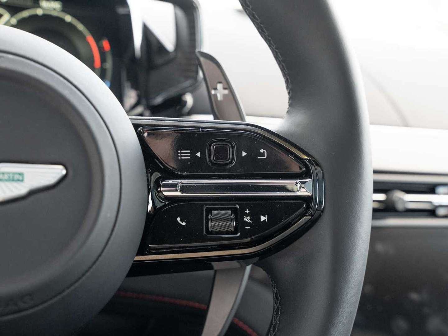 Aston Martin Vanquish - 2025 - Joinsteer - #34