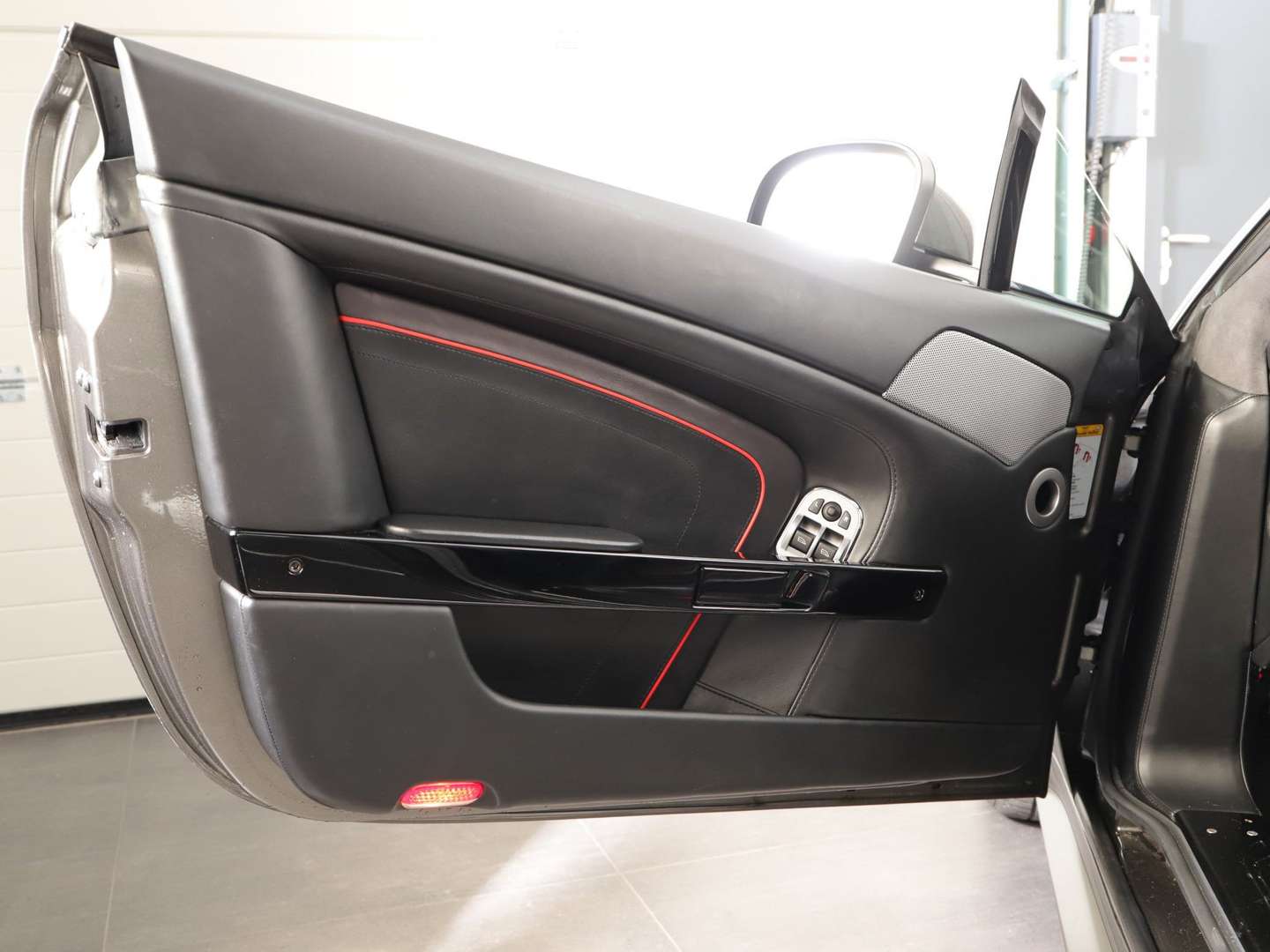 Aston Martin V8 Vantage Roadster AMR Sportshift - 2019 - Joinsteer - #6