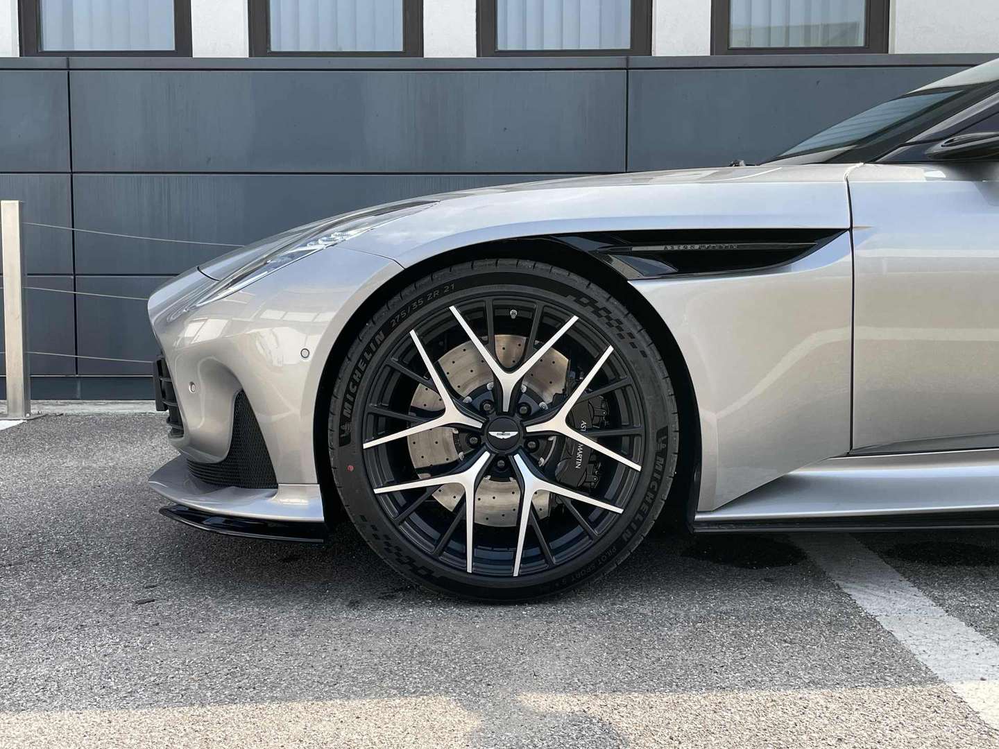 Aston Martin DB12 Coupé 4.0 V8 Auto - 2024 - Joinsteer - #3