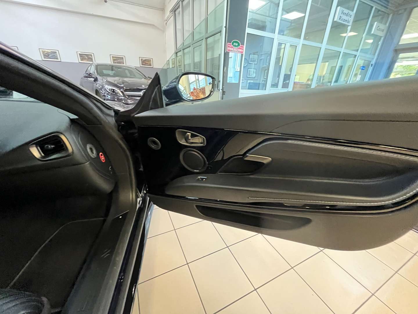 Aston Martin DB11 Coupé 4.0 V8 Auto - 2019 - Joinsteer - #18