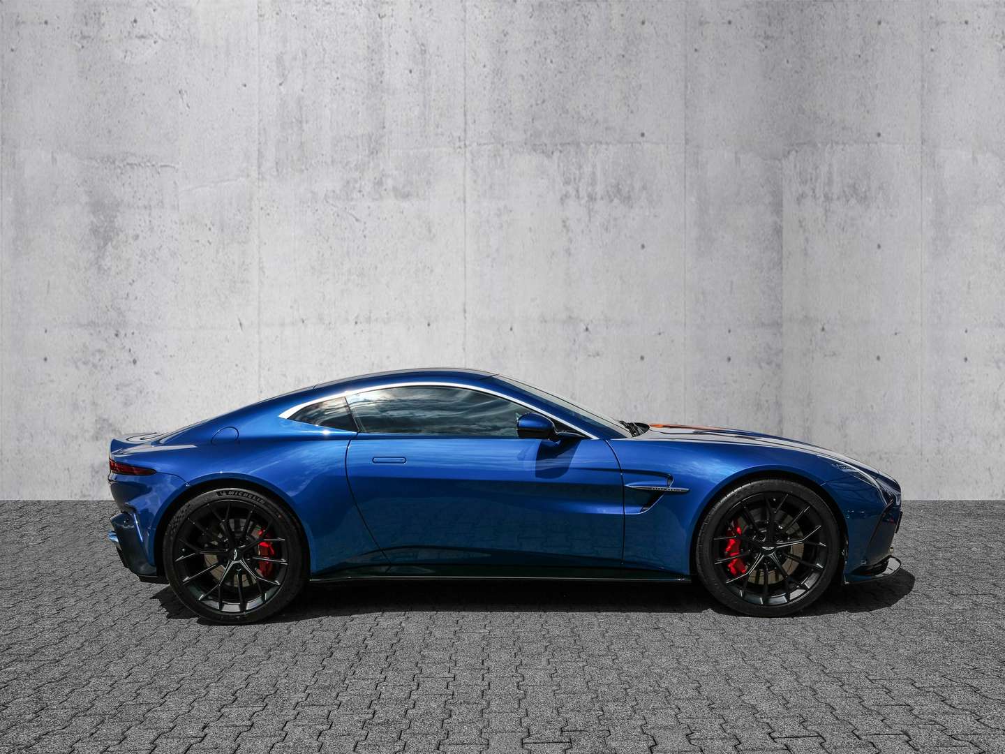 Aston Martin V8 Vantage Coupe - 2025 - Joinsteer - #3