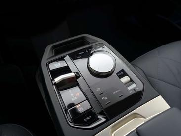 BMW IX Gold Edition XDrive40 — photo 15